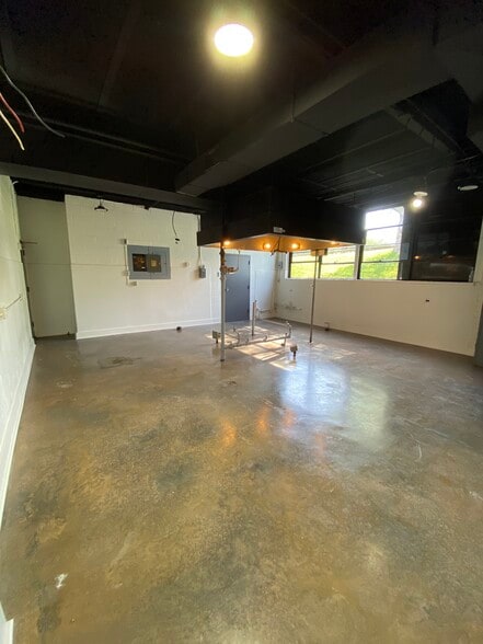 480 Old Canton Rd, Ball Ground, GA for lease - Interior Photo - Image 1 of 7