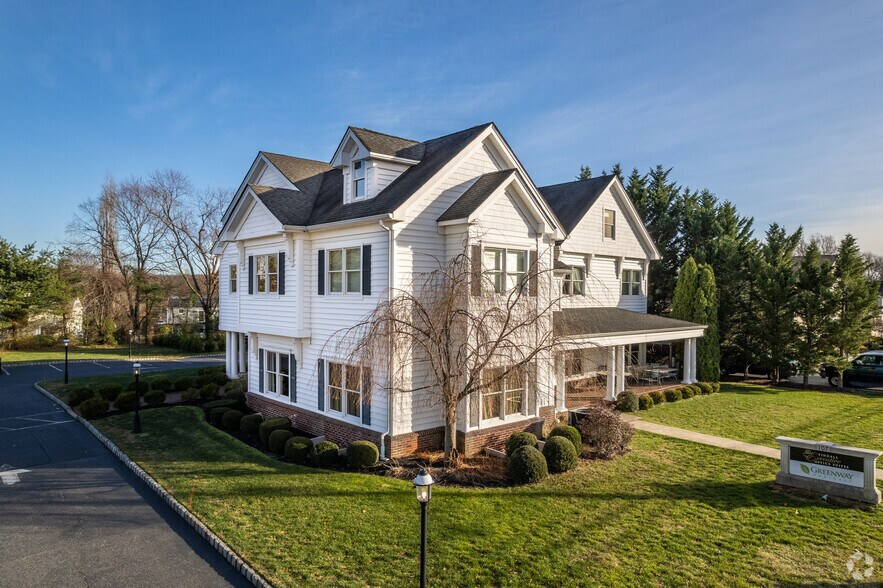 107 Tindall Rd, Middletown, NJ à louer - Photo du bâtiment - Image 2 de 24