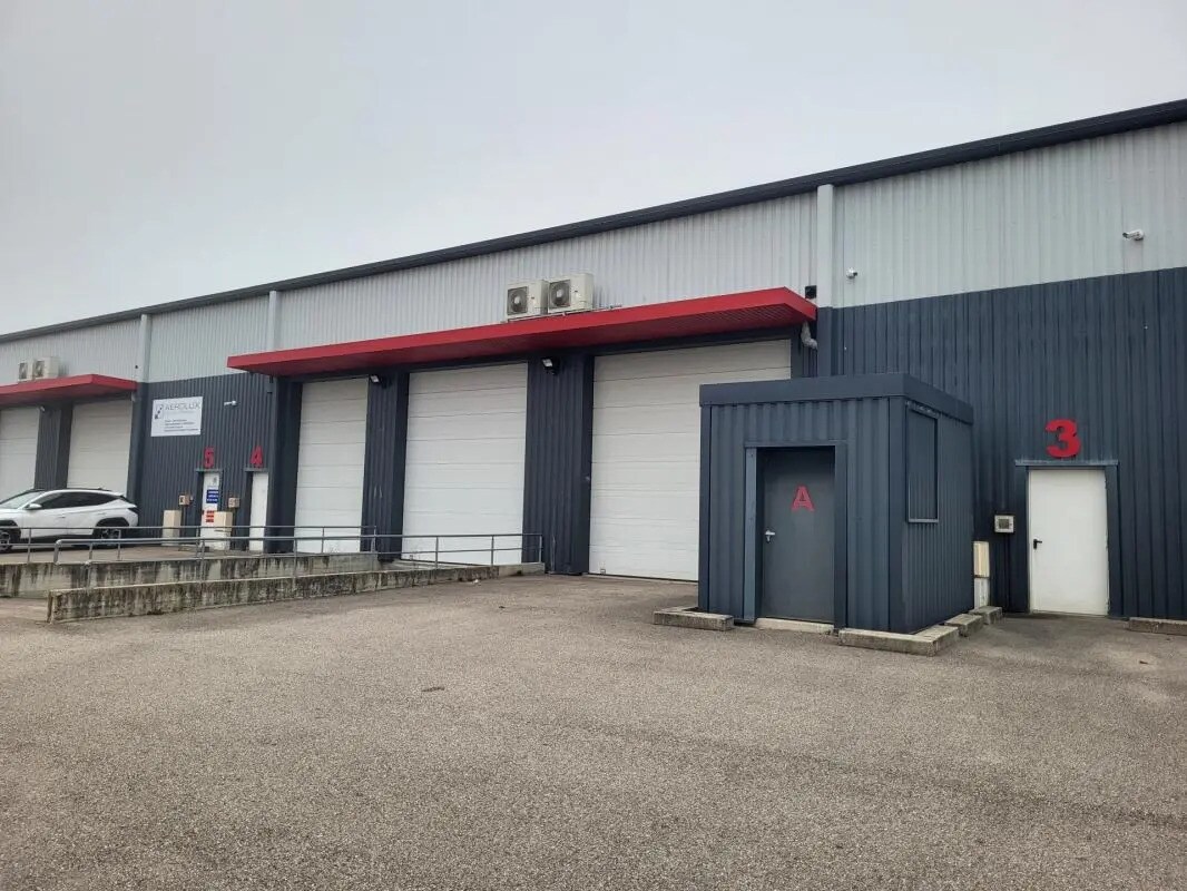 Flex dans Saint-Quentin-Fallavier à louer Photo du bâtiment- Image 1 de 8