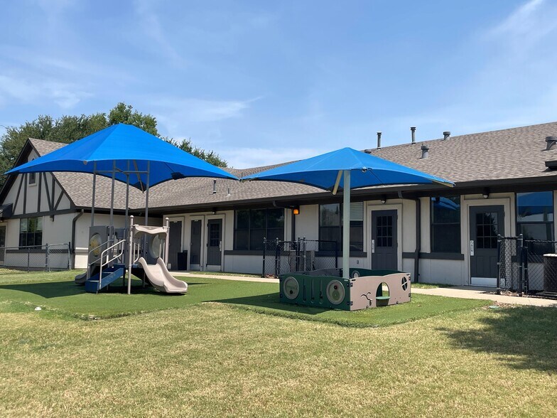 1750 Rufe Snow Dr, Keller, TX à vendre - Photo du bâtiment - Image 3 de 9