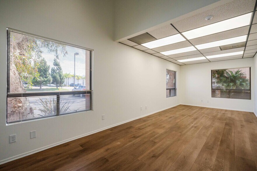 1765 Goodyear Ave, Ventura, CA à louer - Photo du bâtiment - Image 3 de 13
