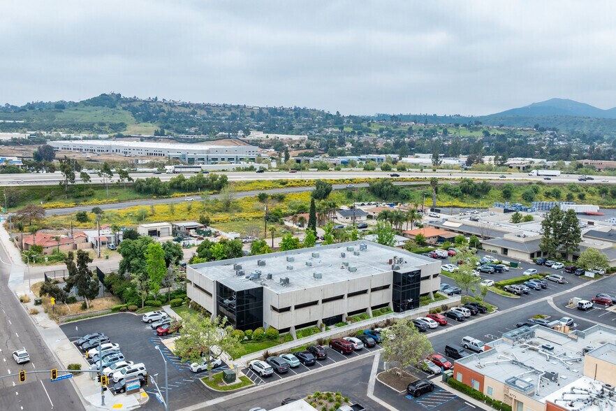 8760 Cuyamaca St, Santee, CA à louer - Photo du bâtiment - Image 2 de 26