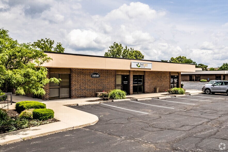 10580 Barkley St, Overland Park, KS à vendre - Photo du bâtiment - Image 2 de 45