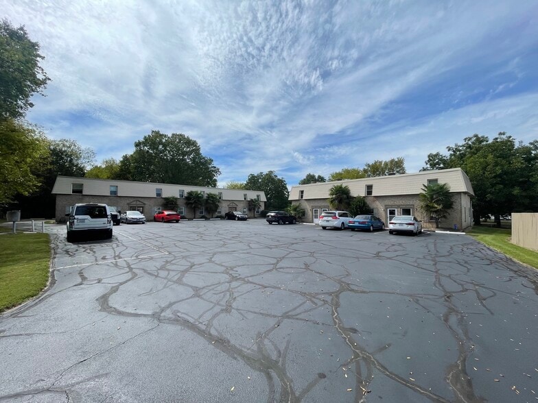 325 Hall Ln, Pineville, NC for sale - Building Photo - Image 1 of 10