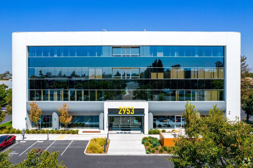 2953 Bunker Hill Ln, Santa Clara, CA à louer - Photo du bâtiment - Image 3 de 28