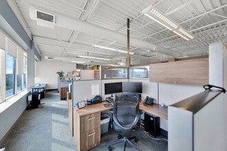 1100 S Service Rd, Stoney Creek, ON à louer Photo intérieure- Image 2 de 6