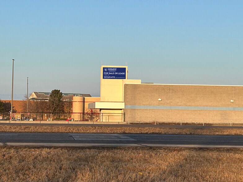 1896 Adams St, Mankato, MN à vendre - Photo du bâtiment - Image 2 de 4