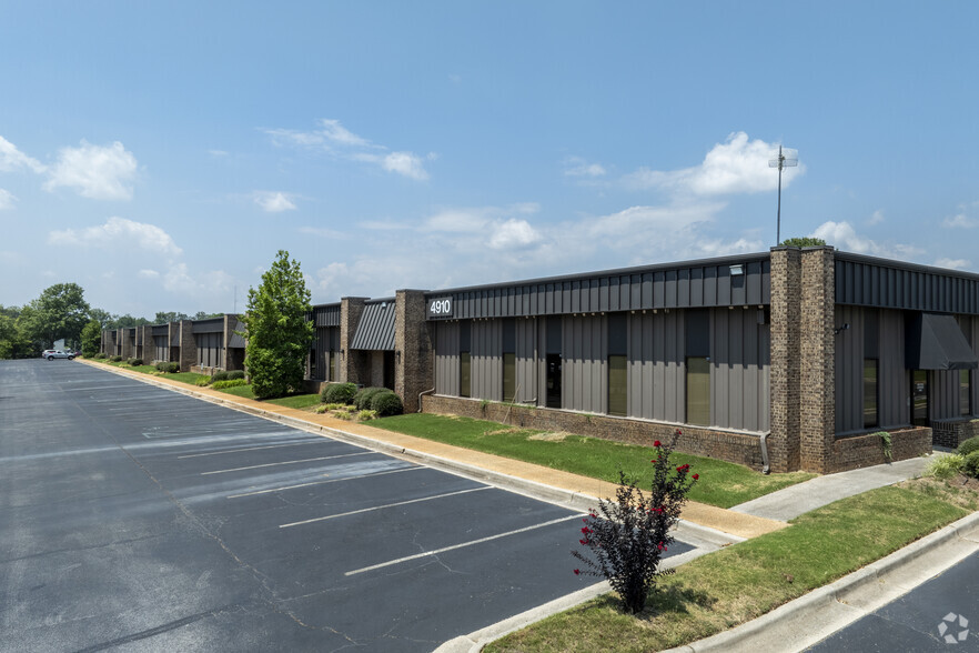 4910 University Sq, Huntsville, AL for lease - Building Photo - Image 1 of 12