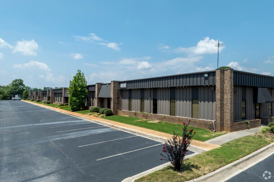 4910 University Sq, Huntsville, AL à louer - Photo du bâtiment - Image 2 de 10