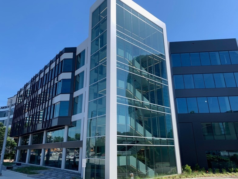 3405 Piedmont Rd NE, Atlanta, GA à louer - Photo du bâtiment - Image 2 de 11