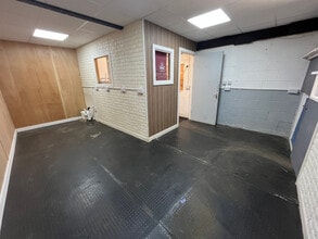 Coal Hill Ln, Pudsey for lease Interior Photo- Image 2 of 4