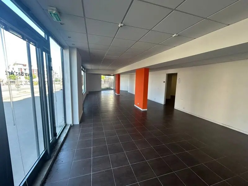 Office in Châtillon for sale Building Photo- Image 1 of 11