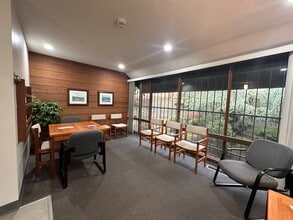 15012 SE Stark St, Portland, OR à louer Photo intérieure- Image 2 de 27