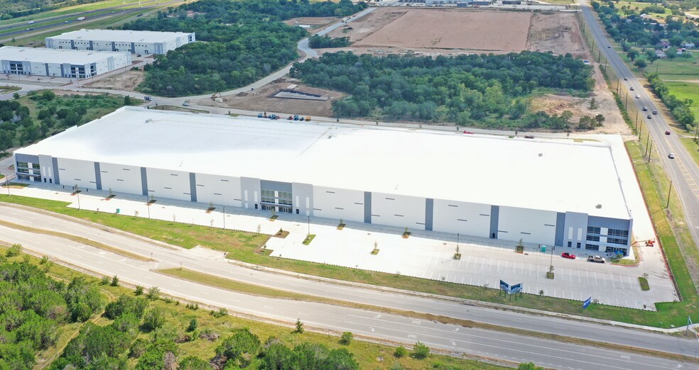 11801 Decker Lake Rd, Austin, TX à louer - Photo du bâtiment - Image 2 de 4