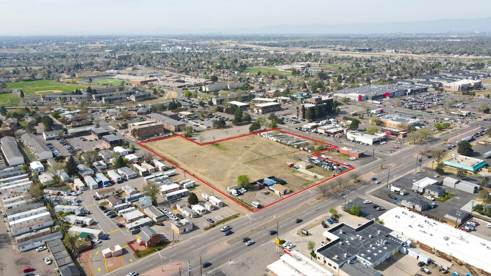 15500-15566 E Colfax Ave, Aurora, CO à vendre - Photo du bâtiment - Image 3 de 4