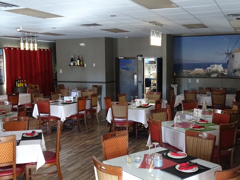 9300-9350 Sun City Blvd, Las Vegas, NV à louer - Photo du bâtiment - Image 3 de 15