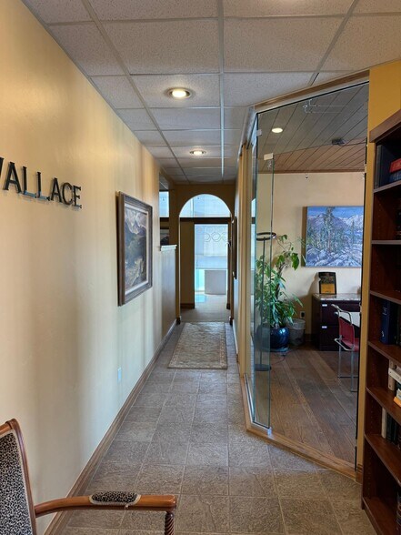 105 Edwards Village Blvd, Edwards, CO à vendre - Photo du bâtiment - Image 3 de 11