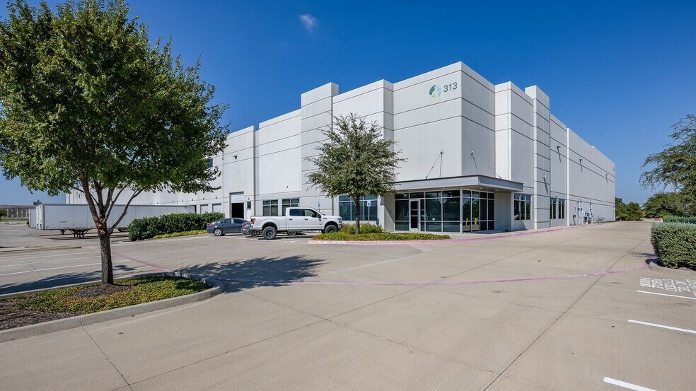 313 N Great Southwest Pky, Arlington, TX for lease - Building Photo - Image 1 of 2