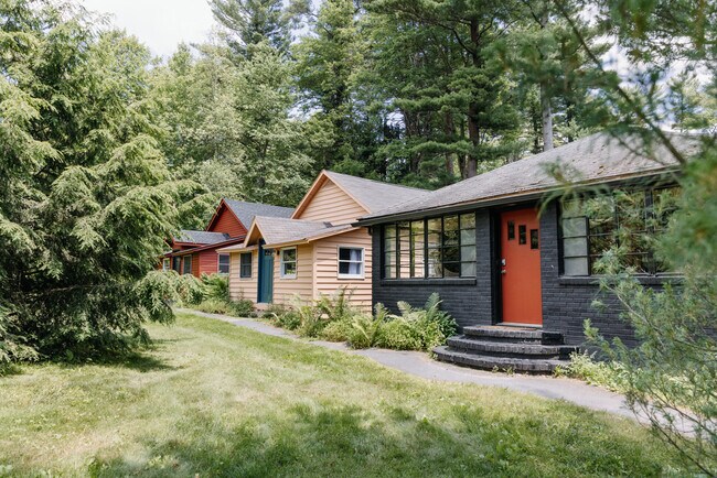 Plus de détails pour 116 Firehouse Rd, Pocono Pines, PA - Multi-résidentiel à vendre
