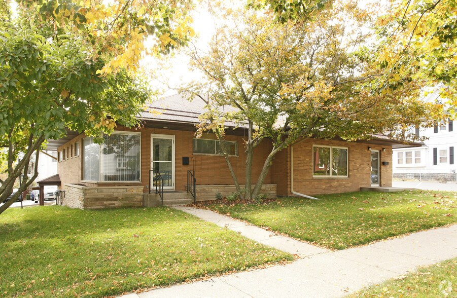401-407 W Ionia St, Lansing, MI for lease - Primary Photo - Image 1 of 7