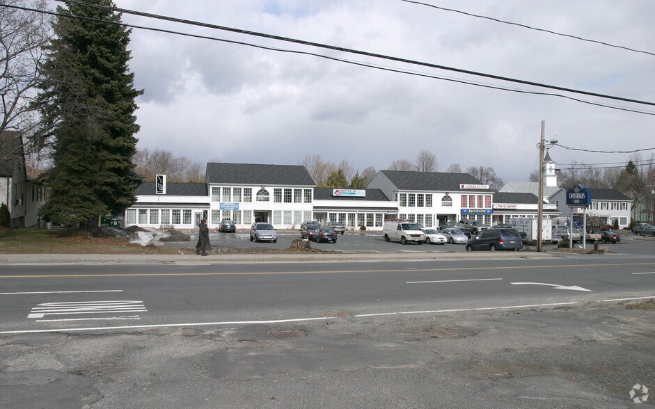 4-28 Southwick St, Feeding Hills, MA à louer - Photo du bâtiment - Image 2 de 21