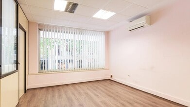 Carrer de Rocafort, 116, Barcelona, Barcelona for lease Interior Photo- Image 1 of 6