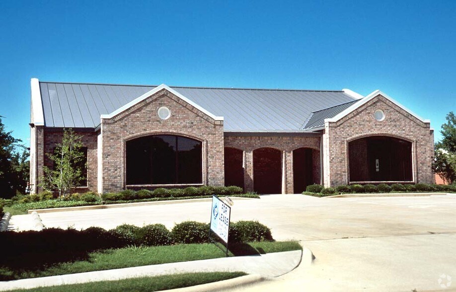 1104 Professional Ct, Colleyville, TX for lease - Building Photo - Image 2 of 2