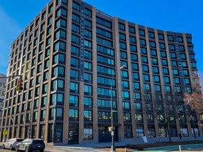 1 Park Pt, Brooklyn, NY à louer Photo du bâtiment- Image 2 de 9