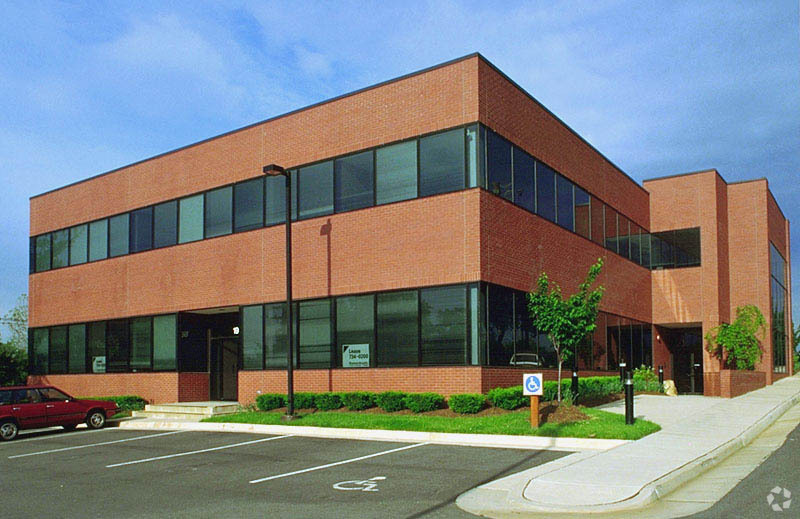 1985 Isaac Newton Sq, Reston, VA for lease - Building Photo - Image 1 of 5