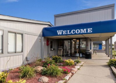 6880 Sunset Strip Ave NW, Canton, OH à vendre - Photo du bâtiment - Image 3 de 15