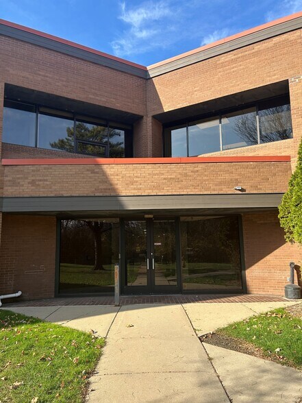 32100 Telegraph Rd, Bingham Farms, MI à louer - Photo du bâtiment - Image 1 de 1