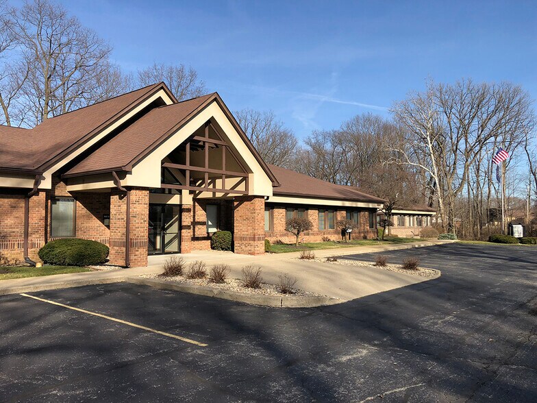 5342 W Vermont St, Indianapolis, IN à vendre - Photo du bâtiment - Image 2 de 14