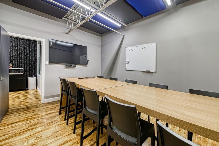 305B Boul Saint-Elzéar O, Laval, QC à louer - Photo intérieure - Image 2 de 9