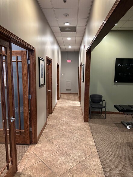 568 Brook Forest Ave, Shorewood, IL à louer - Photo intérieure - Image 3 de 3