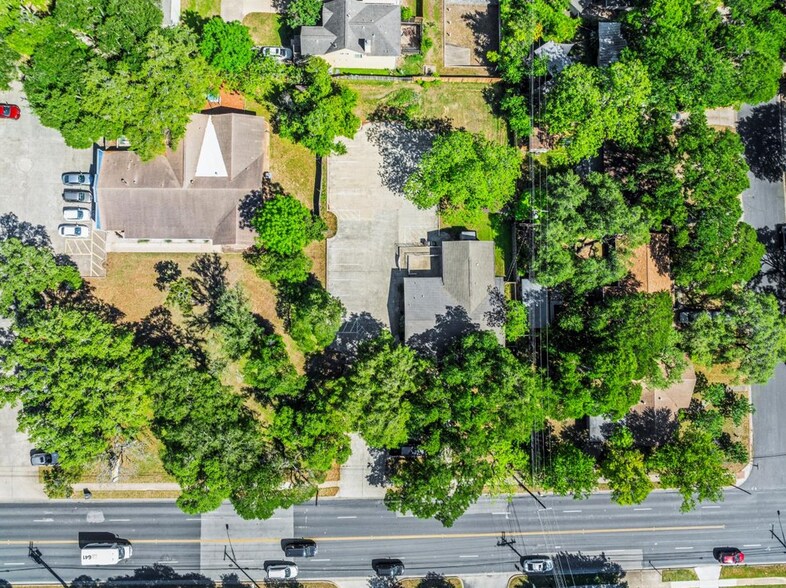 4611 Menchaca Rd, Austin, TX à vendre - Photo du bâtiment - Image 2 de 18