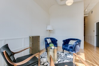 2220-2226 N Central Ave, Saint Anthony, MN à louer Photo intérieure- Image 2 de 7