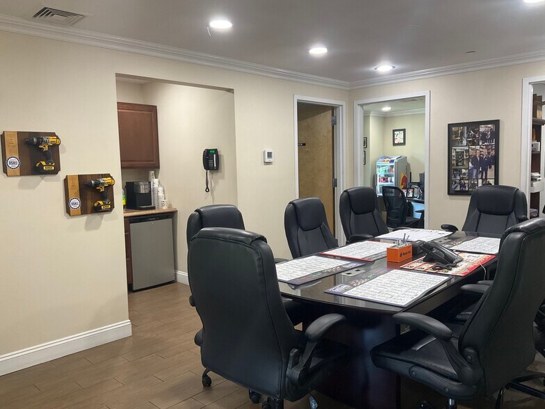 401-405 Spook Rock Rd, Suffern, NY à vendre - Photo du bâtiment - Image 3 de 5