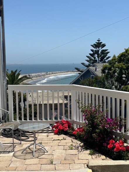 3915 Bluff Pl, San Pedro, CA à vendre - Photo du bâtiment - Image 2 de 18