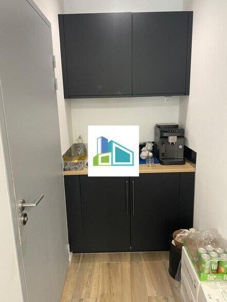 Bureau dans Aubagne à louer - Photo intérieure - Image 2 de 5
