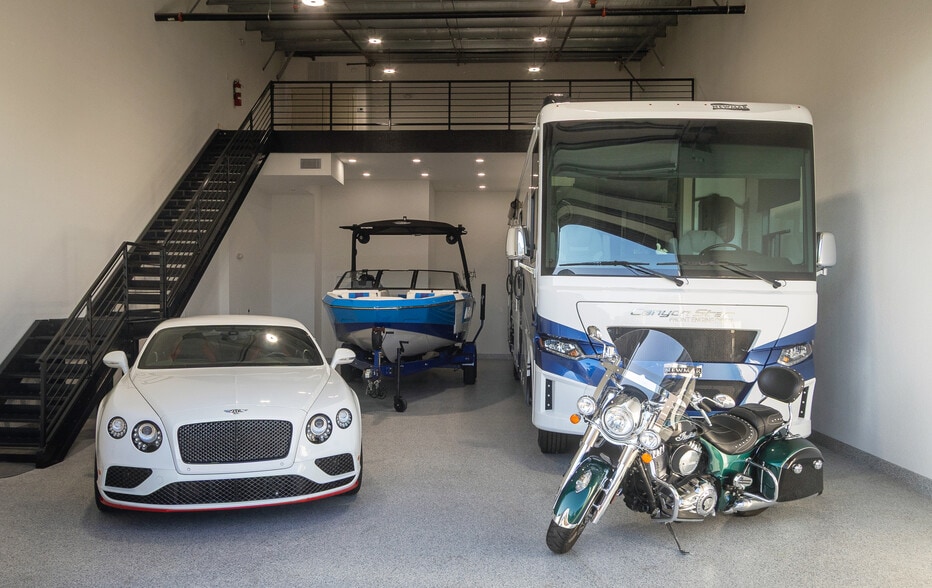 8180 Black Wolf Drive, Sebring, FL for sale - Building Photo - Image 1 of 9