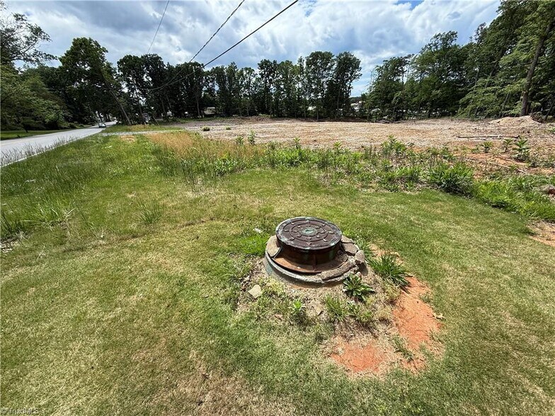 614 Kirby Rd, King, NC à vendre - Photo du bâtiment - Image 2 de 18