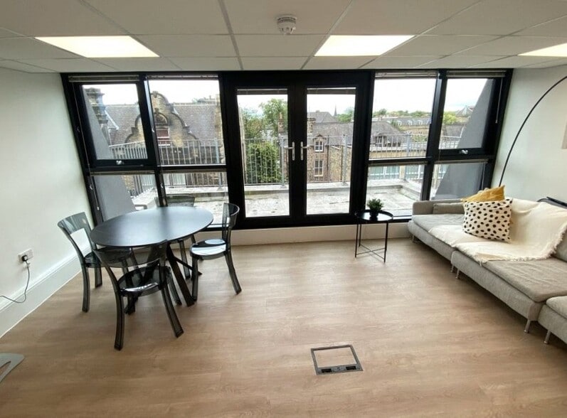 Raglan St, Harrogate for lease - Interior Photo - Image 2 of 6