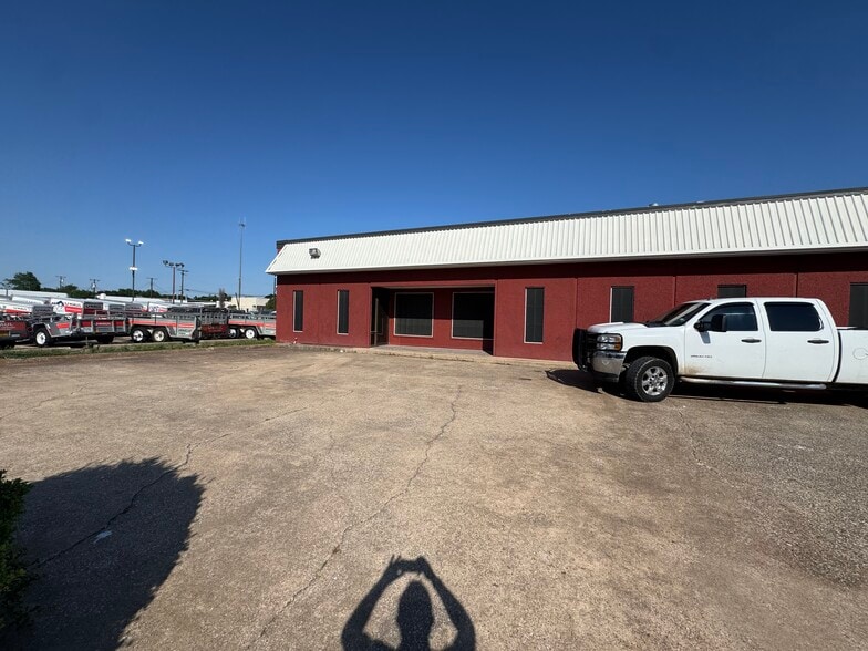 408 Bishop Ave, Richardson, TX à louer - Photo du bâtiment - Image 1 de 11