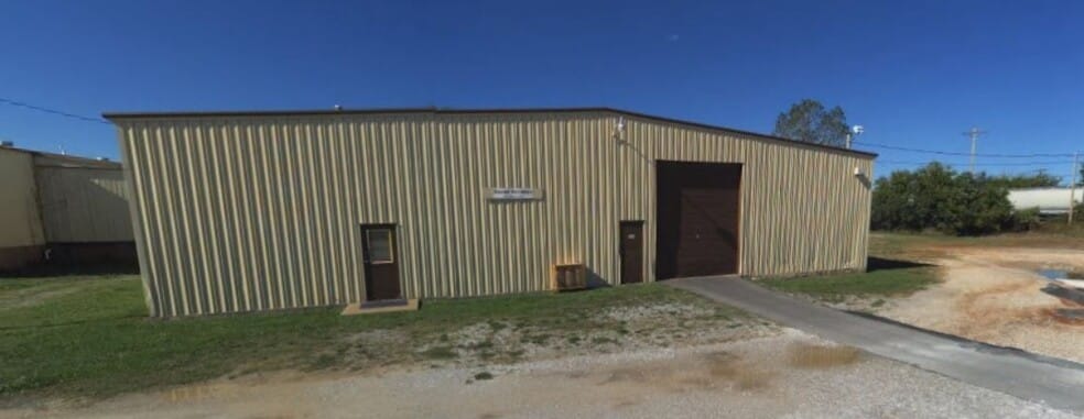 1816 Dentech Dr, Springdale, AR à vendre - Photo du bâtiment - Image 2 de 6
