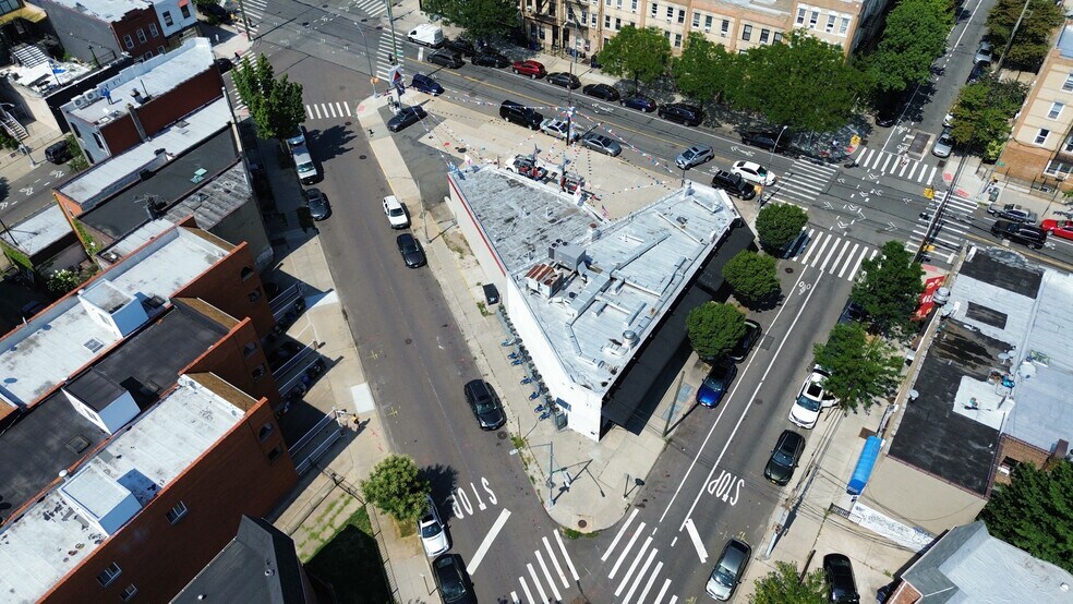 3102 44th St, Astoria, NY à vendre - Aérien - Image 3 de 5