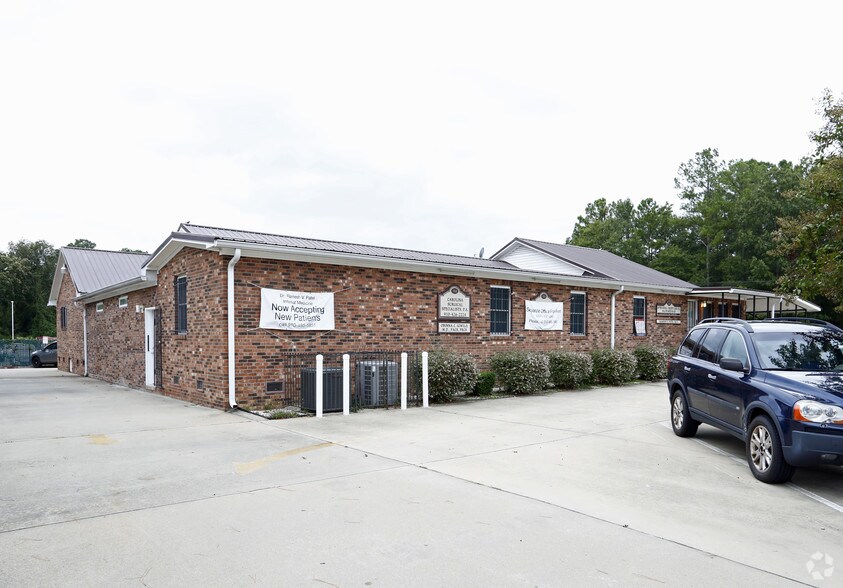 1220 Walter Reed Rd, Fayetteville, NC à louer - Photo du bâtiment - Image 3 de 17