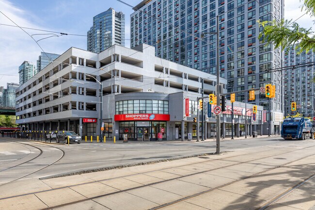 Plus de détails pour 390 Queens Quay W, Toronto, ON - Commerce de détail à louer