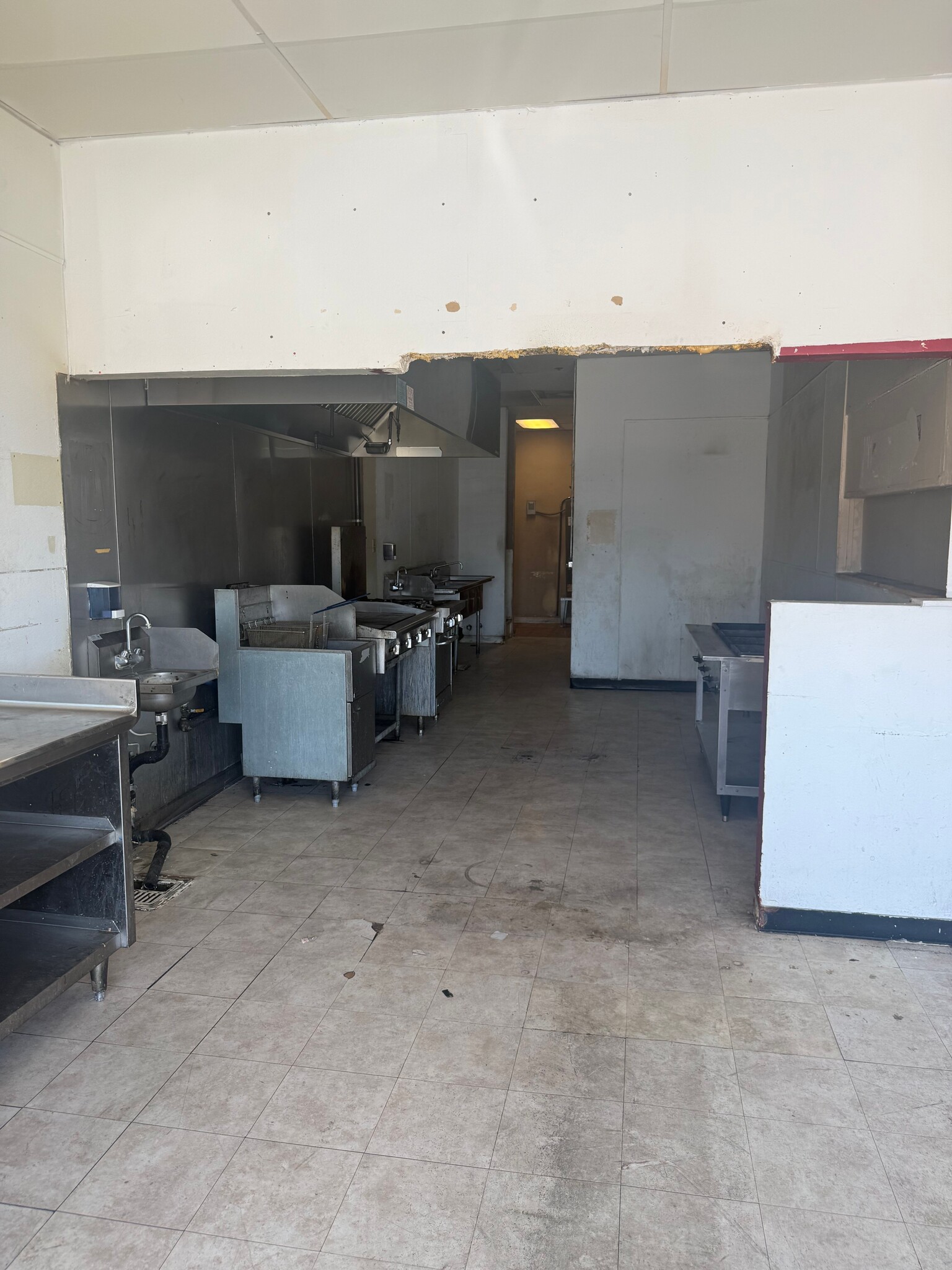 3380 E Russell Rd, Las Vegas, NV for lease Interior Photo- Image 1 of 5