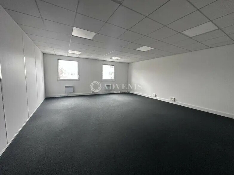 Office in Loos for lease - Interior Photo - Image 3 of 8