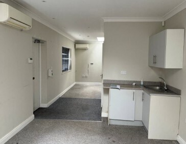 10A Church St, Esher à vendre - Photo intérieure - Image 2 de 2